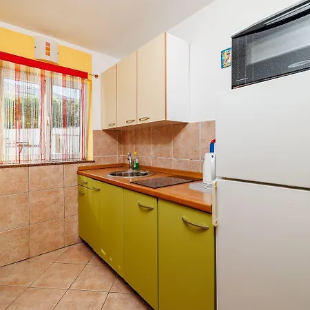 Apartamento Charmantes Nur 250 Meter Zum Mit Privatparkplatz, Grill, Wifi Jadranovo