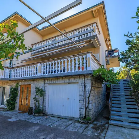 Charmantes Nur 250 Meter Zum Mit Privatparkplatz, Grill, Wifi