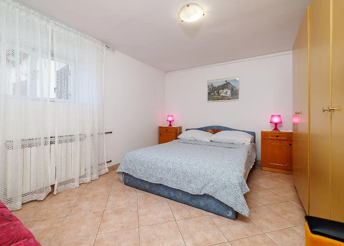 Charmantes Nur 250 Meter Zum Mit Privatparkplatz, Grill, Wifi