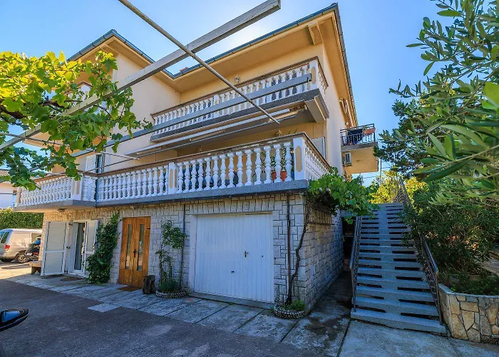 Charmantes Nur 250 Meter Zum Mit Privatparkplatz, Grill, Wifi