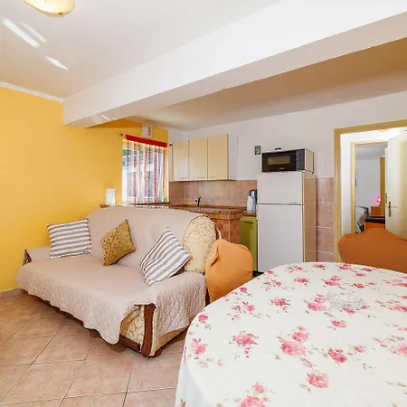 Charmantes Nur 250 Meter Zum Mit Privatparkplatz, Grill, Wifi Apartment