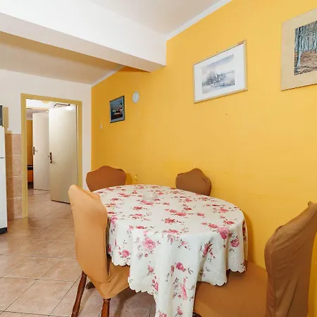 Charmantes Nur 250 Meter Zum Mit Privatparkplatz, Grill, Wifi Apartment *