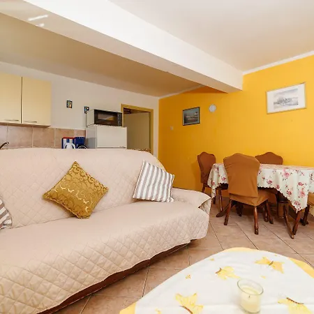 Charmantes Nur 250 Meter Zum Mit Privatparkplatz, Grill, Wifi *