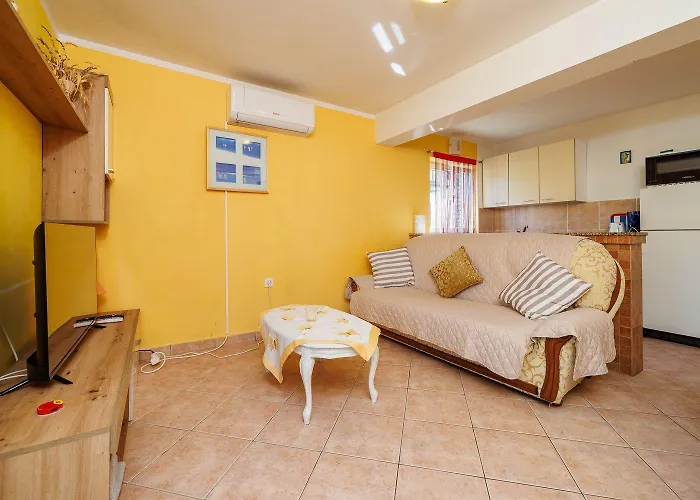 Appartement Charmantes Nur 250 Meter Zum Mit Privatparkplatz, Grill, Wifi Jadranovo