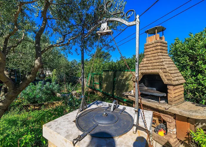 Charmantes Nur 250 Meter Zum Mit Privatparkplatz, Grill, Wifi Jadranovo